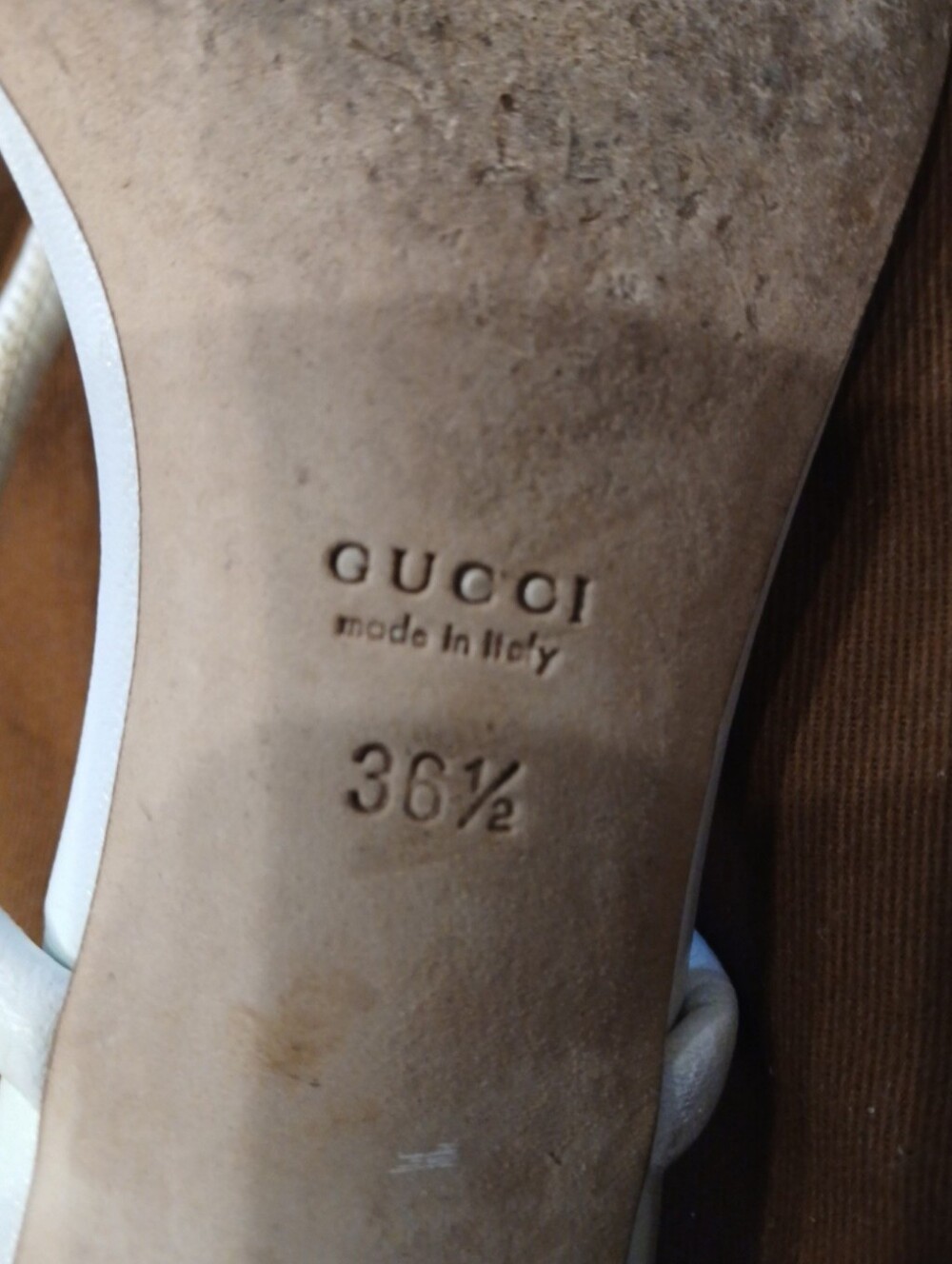 Gucci White Leather Strappy Thong Sandals with Gold Accent - Picture 3 of 7